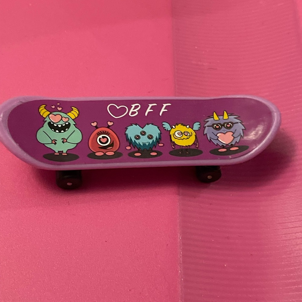 Source Unknown BFF Monster Skateboard Toy - Purple and Pink